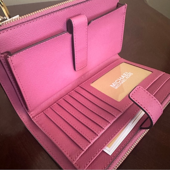 New Michael kors wallet / wristlet - Picture 6 of 10
